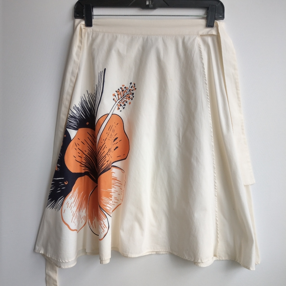 H&M Hibiscus Detailed Wrap Skirt, Size 6
